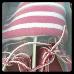 Timberland infant's size 3 with bennie hat